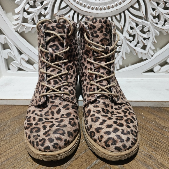 Very G Leopard Print Ankle Lace Up & Inner Zipper Boots Womans 8.5 - Picture 2 of 6